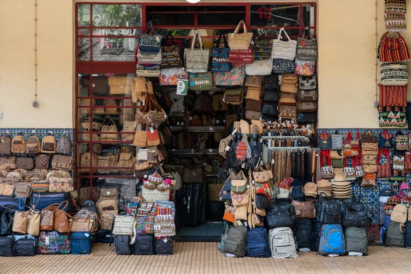 Madeira Portekiz Temmuz 2021 Madeira Daki Funchal Pazarında Çanta Şapka — Stok fotoğraf