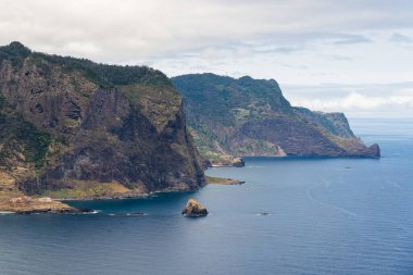 The vereda Boca do Risco links the coastal villages of Porto da Cruz and Canical, at the eastern, most tip of Madeiras Island.