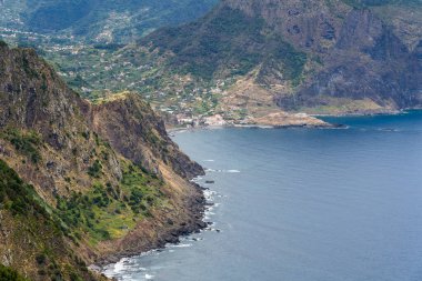 The vereda Boca do Risco links the coastal villages of Porto da Cruz and Canical, at the eastern, most tip of Madeiras Island.