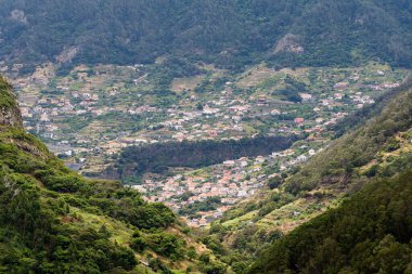 The vereda Boca do Risco links the coastal villages of Porto da Cruz and Canical, at the eastern, most tip of Madeiras Island.