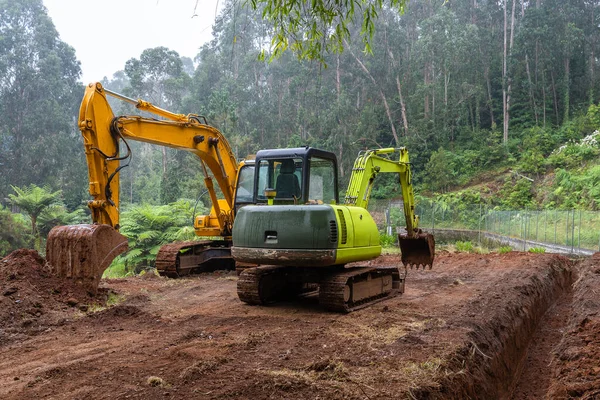 Två Grävmaskiner Som Arbetar Madeira Portugal — Stockfoto