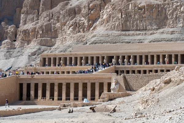 Λούξορ Αίγυπτος Φεβρουαρίου 2022 Άποψη Του Ναού Της Βασίλισσας Χατσεπσούτ — Φωτογραφία Αρχείου
