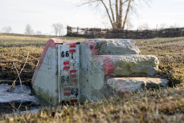 Su seviyesi ölçeği veya gelgit seviyesi ölçeği veya su seviyesi göstergesi