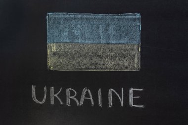 Tahtaya tebeşirle yazılmış 