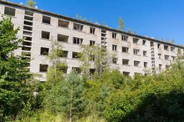 Letonya 'da terk edilmiş gizli Sovyetler Birliği askeri hayalet kasabası Irbene