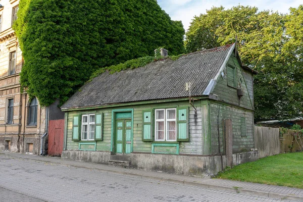 Brick House Which One Wall Overgrown Creepers Ventspils Latvia — ストック写真