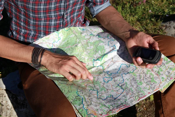 Orientation during a hike — Stock Photo, Image