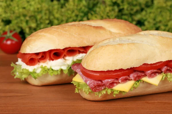 Sandviç salam ve füme somon ile — Stok fotoğraf