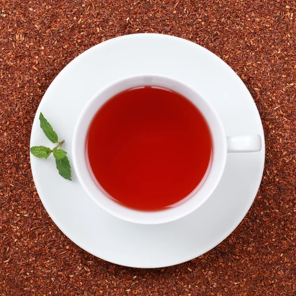 Чай Rooibos в чашке — стоковое фото