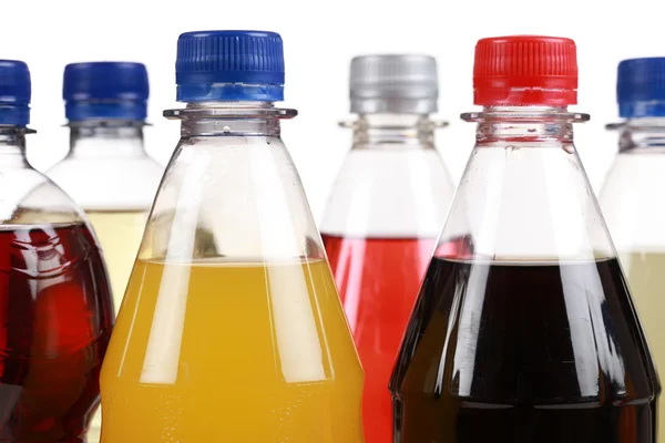 Différentes bouteilles avec soda — Photo