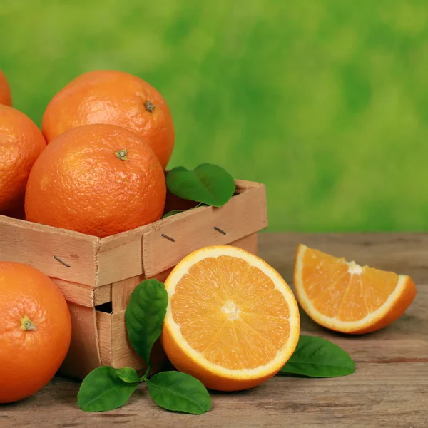 Freshly picked oranges in a wooden box — Stock Photo, Image