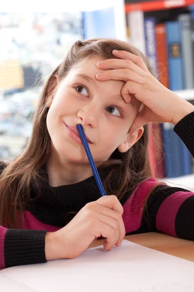 Little girl has a good idea — Stock Photo, Image