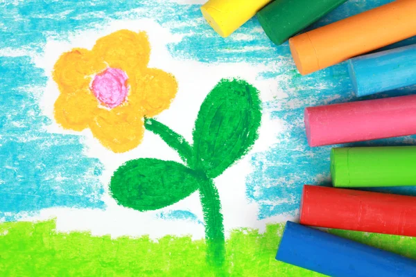 Kinderbaan stijl crayon tekening van een bloem — Stockfoto