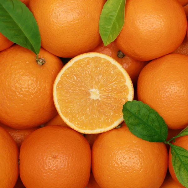 Group of oranges with leaves — Stock Photo, Image