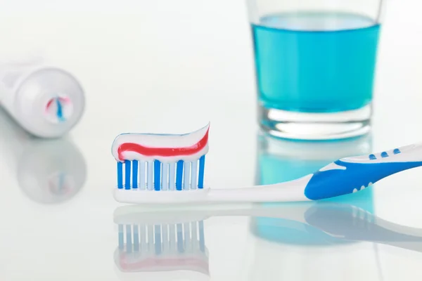 Toothpaste and rinse — Stock Photo, Image