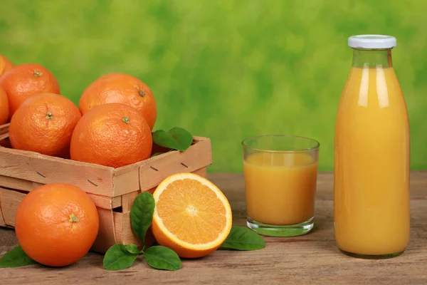 Portakal ve taze meyve suyu — Stok fotoğraf