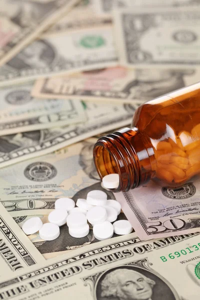 Hohe Ausgaben für Medikamente (Dollar) — Stockfoto