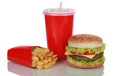 Cheeseburger yemek patates kızartması ve kola, izole