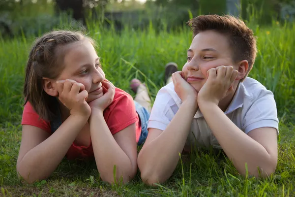 Hermano y hermana — Foto de Stock