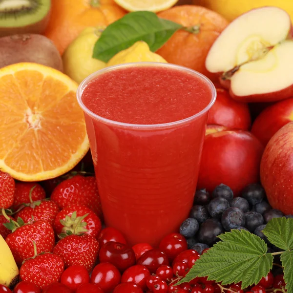Fresh juice from fruits like oranges, berries and strawberries — Stock Image Fresh juice from fruits like oranges, berries and strawberries Stock Picture