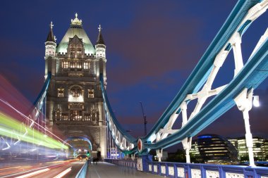 Londra Kule Köprüsü, gece