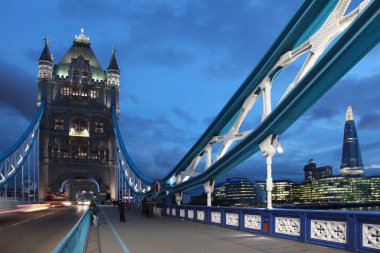 London tower bridge adlı alacakaranlık