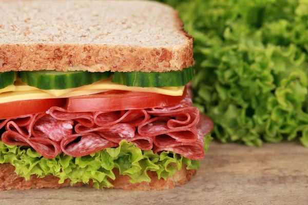 Salami sandwich met copyspace — Stockfoto