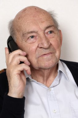Komuta sizde telefon görüşmesi