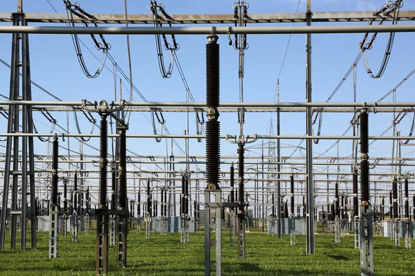 Elektrische onderstations met transformatoren — Stockfoto