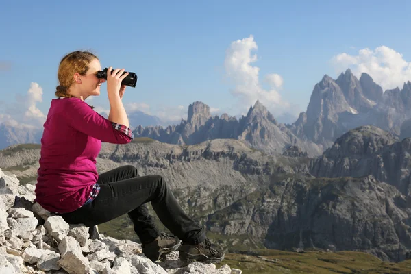 Těší horské krajiny, zatímco pěší turistika — Stock fotografie