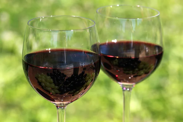 Vin roșu în pahare — Fotografie, imagine de stoc