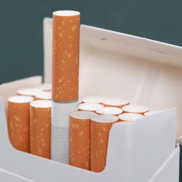 Téma kouření cigaret a závislost — Stock fotografie