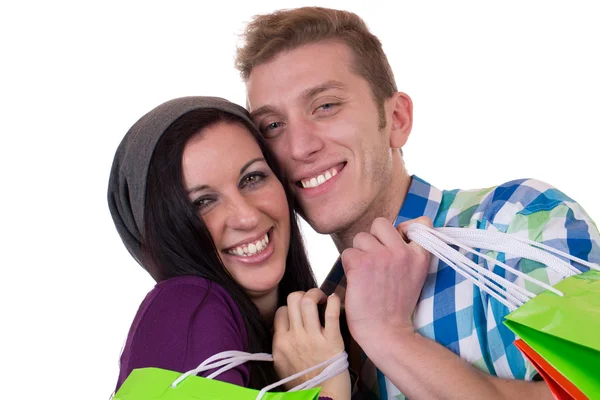 Sorrindo jovem casal com sacos de compras — Fotografia de Stock