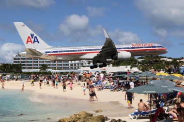 American Airlines Boeing 757-200 landing St. Martin clipart