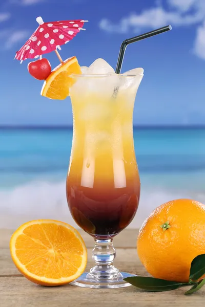 Tequila Sunrise cocktail drink at the sea — Stock Photo, Image