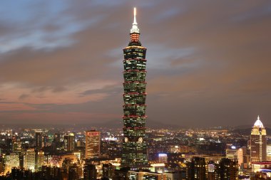 Geceleri Tayvan Taipei 101 gökdelen