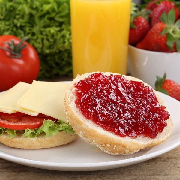 Breakfast with sandwiches and orange juice — Stock Photo, Image