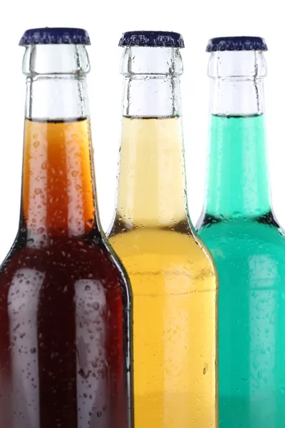 Dranken met cola en limonade in flessen — Stockfoto