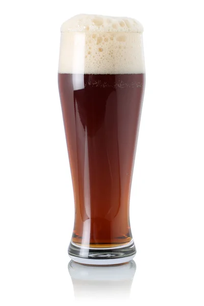 Red ale öl i glaset med skum — Stockfoto