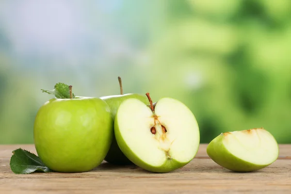 Green apple in summer with copyspace — Stock Photo, Image