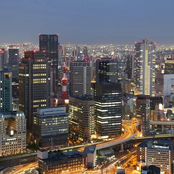 Osaka Japan skyline og trafik - Stock-foto
