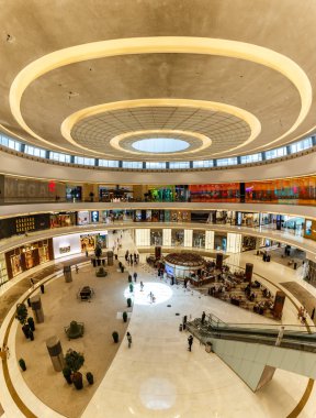 Dubai, Birleşik Arap Emirlikleri - 27 Mayıs 2021 Dubai Alışveriş Merkezi Dubai, Birleşik Arap Emirlikleri portre biçimi.