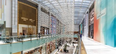 Dubai, Birleşik Arap Emirlikleri - 27 Mayıs 2021 Dubai Moda Merkezi Lüks Alışveriş Merkezi Dubai, Birleşik Arap Emirlikleri.