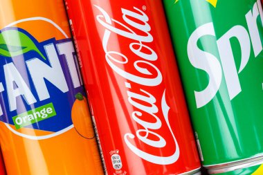 Stuttgart, Almanya - 17 Ocak 2021 Coca-Cola Coca-Cola Fanta Sprite ürünleri Stuttgart, Almanya 'da limonata.