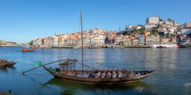 Porto Portekiz eski kasaba binaları Douro nehir seyahat panoraması ile Dünya Mirası