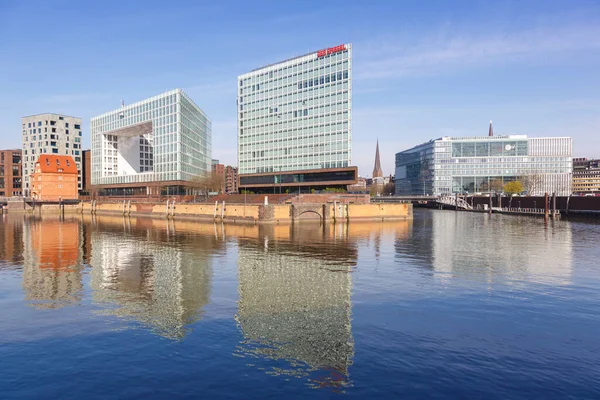 Hamburg, Almanya - 21 Nisan 2021 Der Spiegel karargahı Ericusspitze, Hamburg, Almanya.
