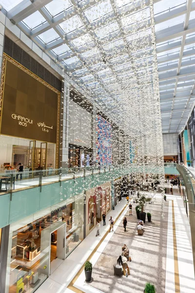 ドバイ アラブ首長国連邦 2021年5月27日ドバイ モール ファッション アベニュー ラグジュアリー ショッピングセンターの肖像画フォーマット — ストック写真