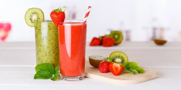 Smoothies Groene Smoothie Vruchtensap Gezonde Dranken Fruit Drinken Een Glazen — Stockfoto
