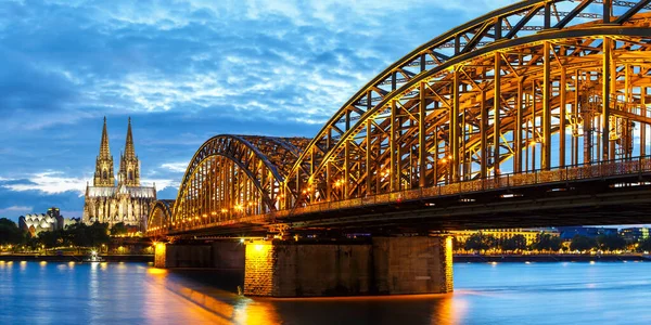 Cologne Cathédrale Ville Skyline Hohenzollern Pont Avec Rhin Allemagne Crépuscule — Photo