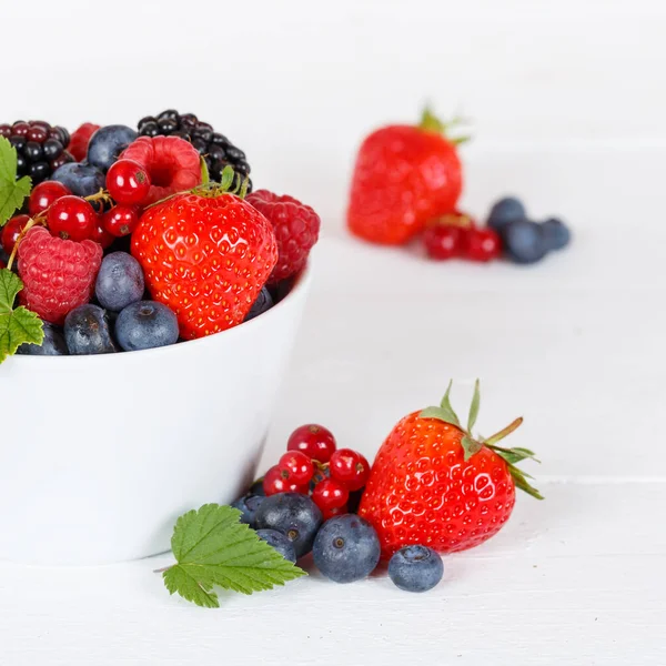 Berries Fruits Berry Fruit Strawberries Strawberry Blueberries Blueberry Wooden Board — Foto Stock